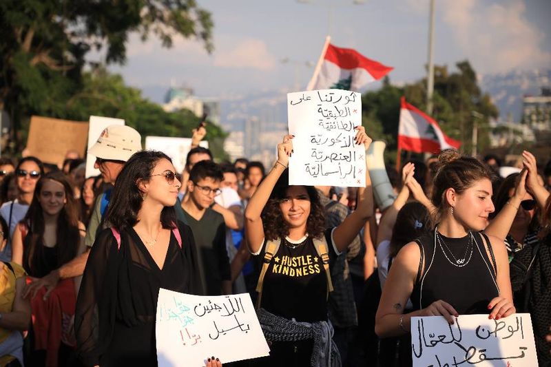 ملف:لافتة ثورتنا على الطبقية والطائفية والذكورية والعنصرية والرأسمالية 03-11-2019.jpg